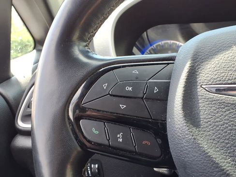 Used 2020 Chrysler Pacifica Touring-L w/ S Appearance Package FWD image 19