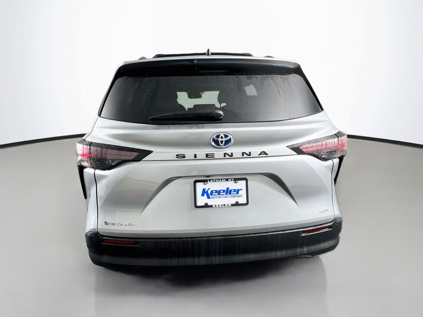 Used 2025 Toyota Sienna XLE w/ XLE Plus Package AWD/4WD image 5