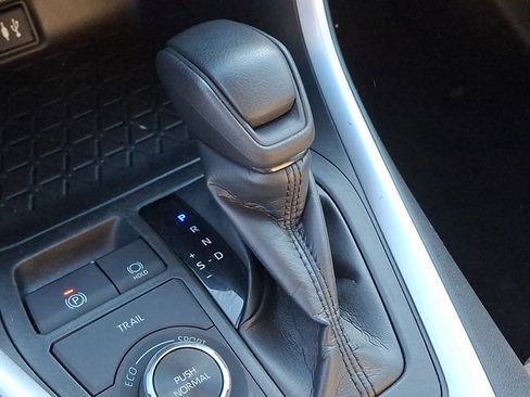 Used 2019 Toyota RAV4 LE image 14