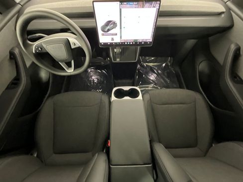 Used 2026 Tesla Model Y Long Range RWD image 13