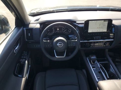 New 2025 Nissan Pathfinder SL image 23