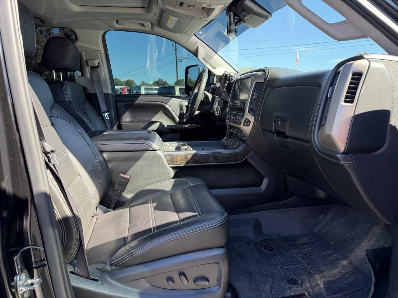 Used 2015 GMC Sierra 2500 Denali w/ Duramax Plus Package AWD/4WD image 13