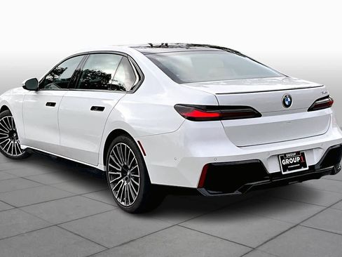 Used 2026 BMW 740i w/ Executive Package RWD image 13