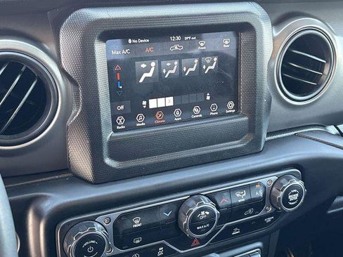 Certified 2023 Jeep Gladiator Sport AWD/4WD image 26