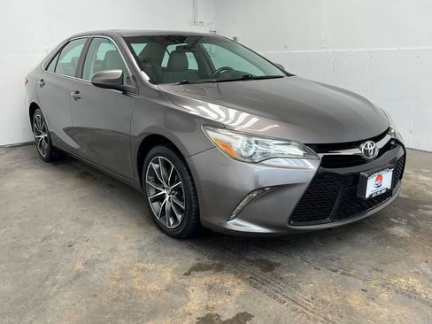 Used 2015 Toyota Camry XSE w/ Moonroof Package FWD image 3