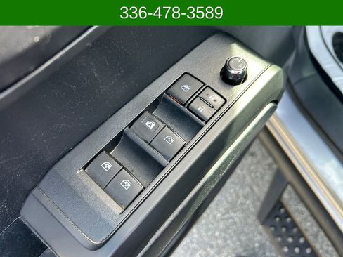 Used 2018 Toyota Tacoma SR image 11