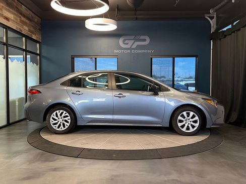 Used 2021 Toyota Corolla LE FWD image 2