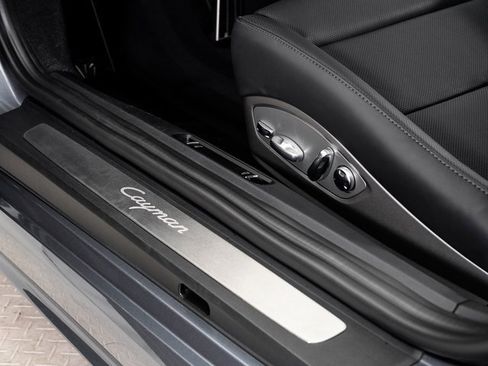 Used 2025 Porsche 718 Cayman image 10