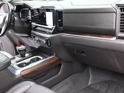 Used 2024 GMC Sierra 1500 SLT w/ SLT Premium Plus Package AWD/4WD image 27