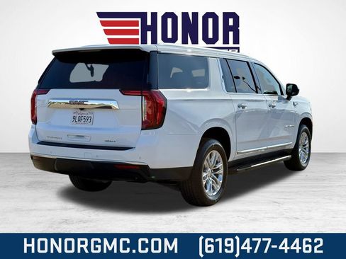 Used 2024 GMC Yukon XL SLT image 2