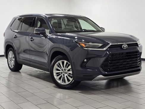 New 2026 Toyota Grand Highlander Platinum image 2