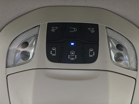 Used 2022 Chrysler Pacifica Touring-L FWD image 32