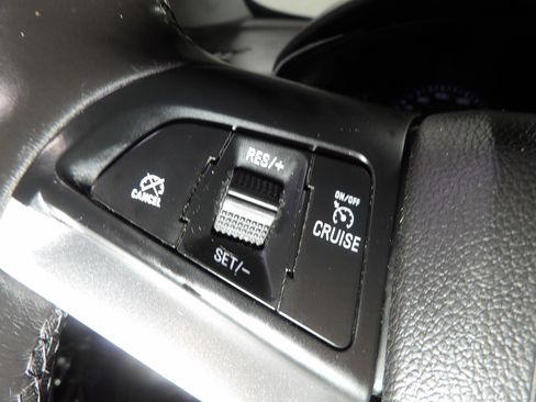 Used 2019 Chevrolet Trax LT w/ LT Convenience Package AWD/4WD image 14