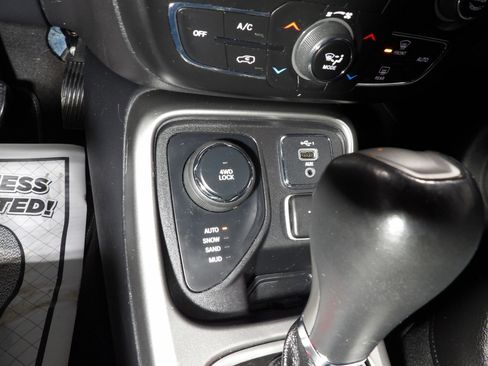 Used 2021 Jeep Compass Latitude image 15