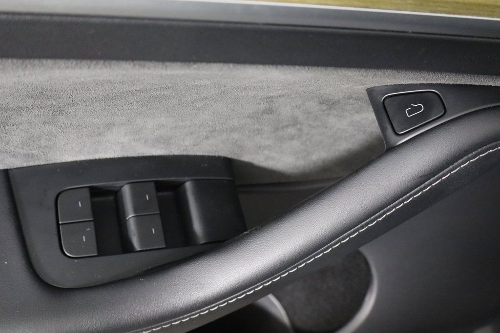 Used 2023 Tesla Model Y Long Range AWD/4WD image 18