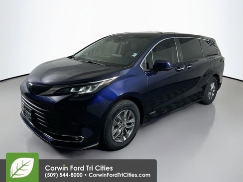 Used 2021 Toyota Sienna XLE image 5
