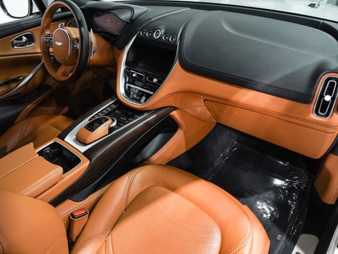 Used 2022 Aston Martin DBX AWD/4WD image 16