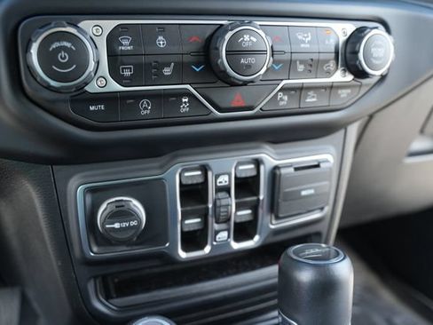Used 2023 Jeep Gladiator Overland AWD/4WD image 34
