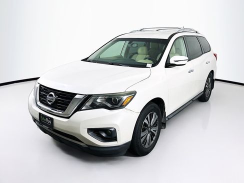 Used 2017 Nissan Pathfinder SV FWD image 3