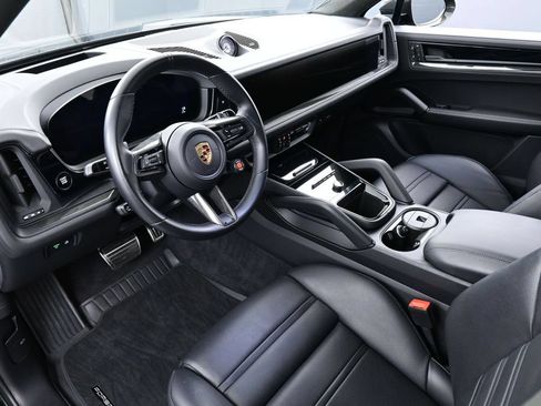 Used 2024 Porsche Cayenne Turbo GT AWD/4WD image 4