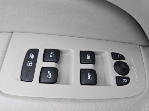 Used 2023 Volvo S60 B5 Plus w/ Climate Package image 27