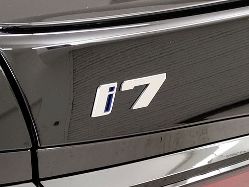 New 2025 BMW i7 xDrive60 w/ Premium Package image 10