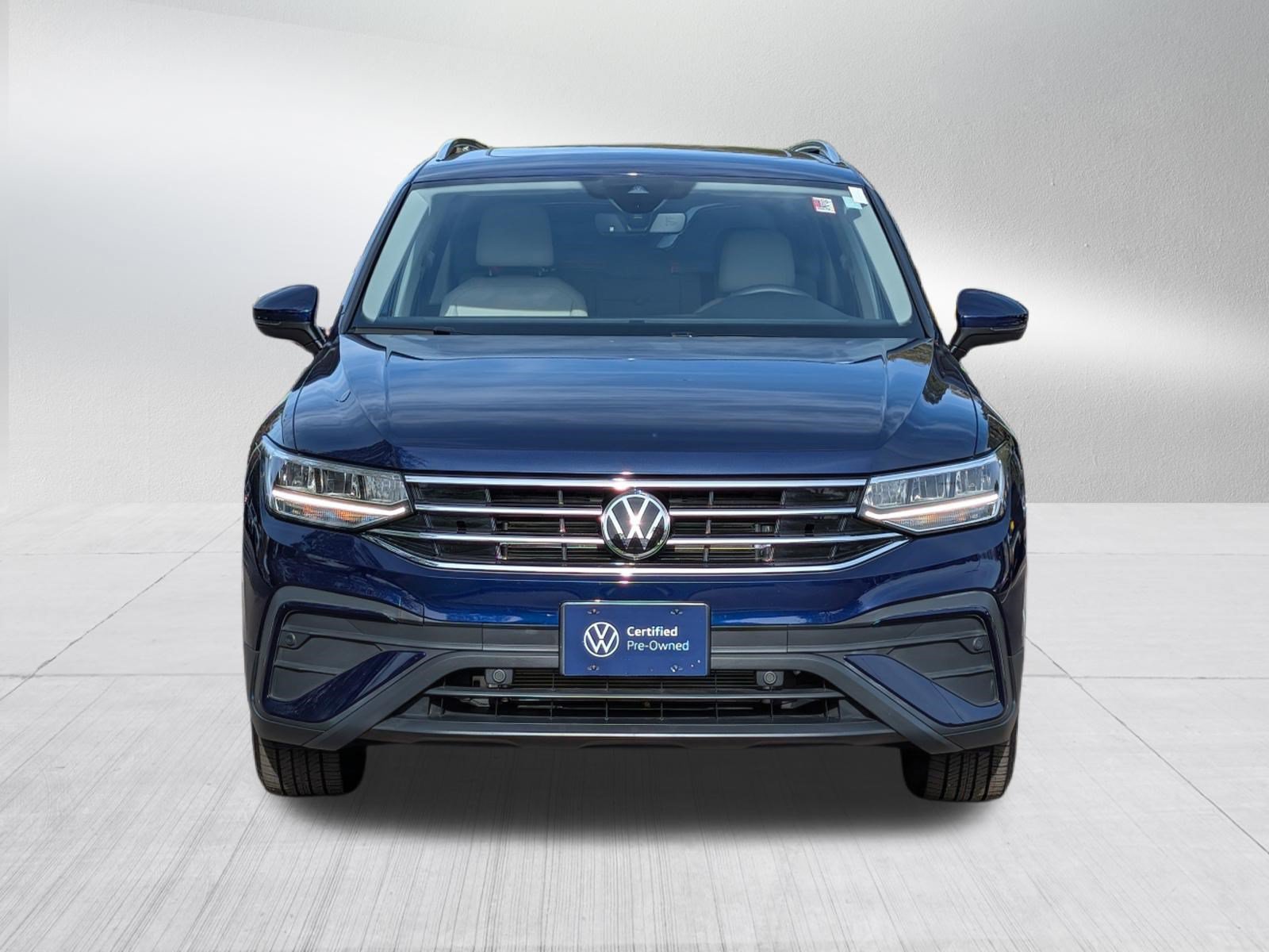 Certified 2024 Volkswagen Tiguan SE AWD/4WD image 2