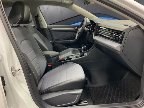 New 2026 Volkswagen Jetta SE image 9