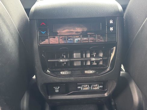 Used 2024 Jeep Grand Cherokee L Laredo image 36