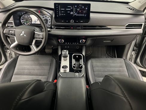 Used 2025 Mitsubishi Outlander SE FWD image 49