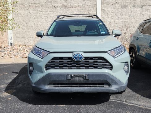 Used 2021 Toyota RAV4 XLE w/ Convenience Package image 2