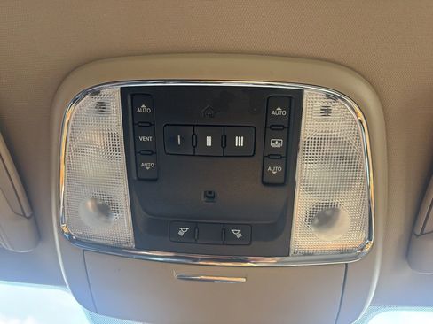 Used 2012 Chrysler 300 C image 27