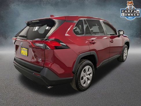 Used 2022 Toyota RAV4 LE AWD/4WD image 4