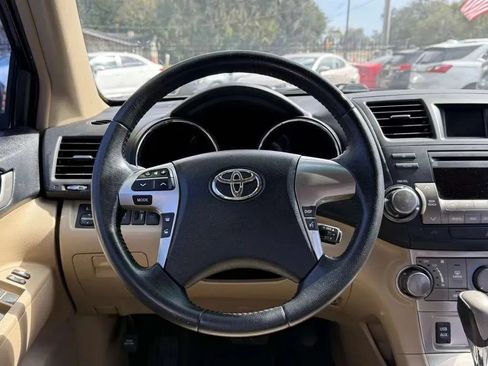 Used 2012 Toyota Highlander SE w/ Tow Pkg FWD image 9