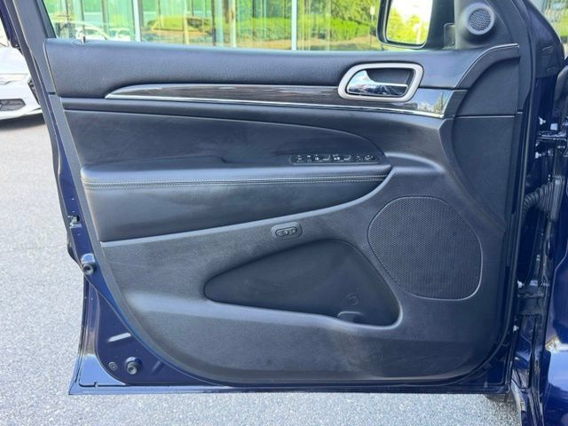 Used 2017 Jeep Grand Cherokee Overland AWD/4WD image 13