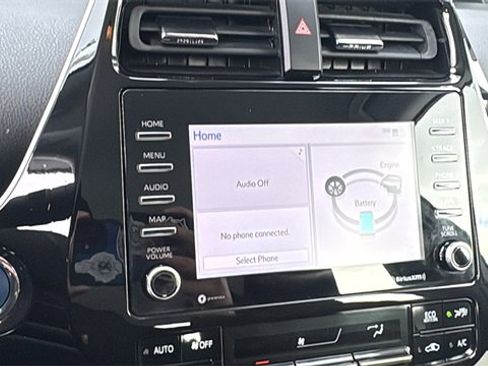 Used 2021 Toyota Prius LE image 12