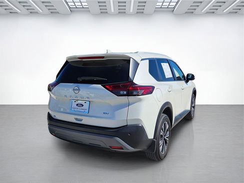 Used 2023 Nissan Rogue SV w/ SV Premium B Package image 5