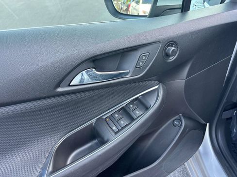 Used 2019 Chevrolet Cruze LT w/ Convenience Package FWD image 9