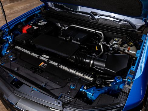 Used 2024 Chevrolet Colorado Trail Boss w/ Technology Package AWD/4WD image 40