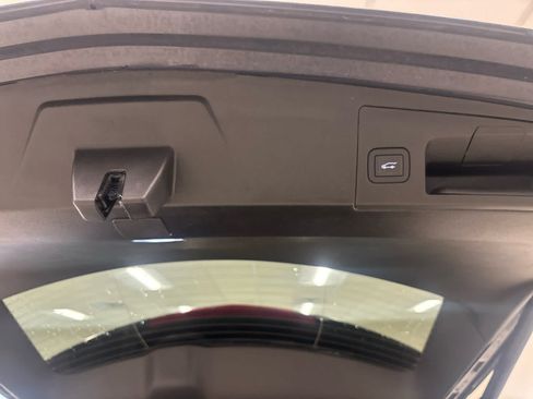 Used 2025 Cadillac XT5 Premium Luxury AWD/4WD image 10