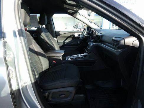 Used 2020 Ford Explorer XLT image 13