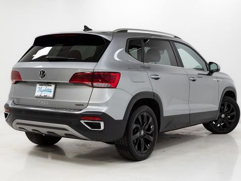 Used 2022 Volkswagen Taos SE w/ Driver Assistance Package AWD/4WD image 29