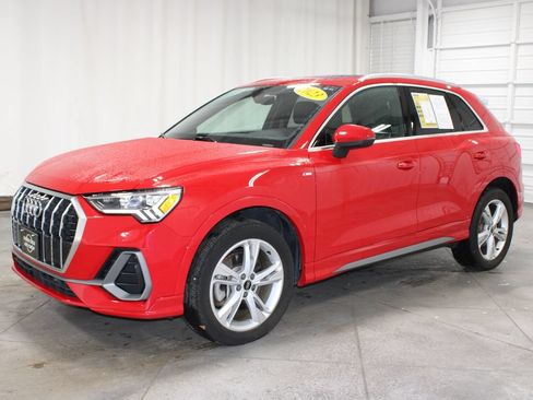 Used 2023 Audi Q3 2.0T Premium Plus w/ Premium Plus Package AWD/4WD image 4