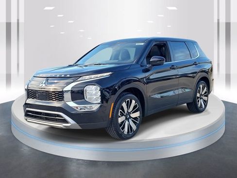 New 2026 Mitsubishi Outlander SE image 3