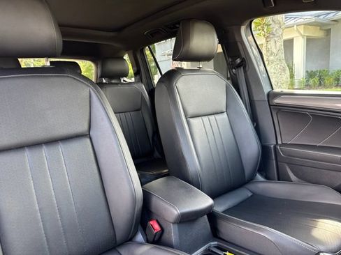 Used 2023 Volkswagen Tiguan SE R-Line FWD image 12
