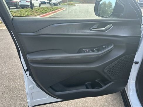 New 2025 Jeep Grand Cherokee L Altitude image 10