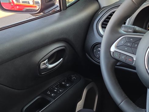 Used 2019 Jeep Renegade Latitude image 23