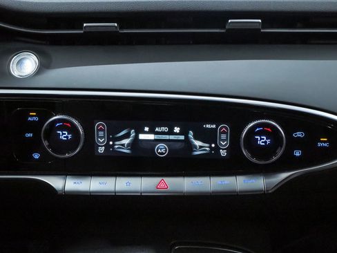 Certified 2023 Genesis GV70 2.5T AWD/4WD image 17