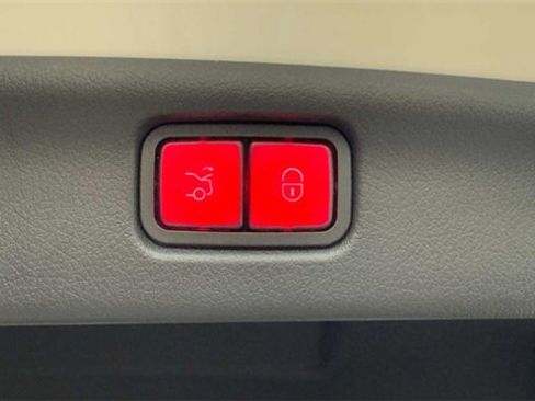 Used 2023 Mercedes-Benz C 300 Sedan image 38