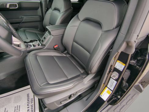 New 2025 Ford Bronco Outer Banks w/ Black Appearance Package image 51